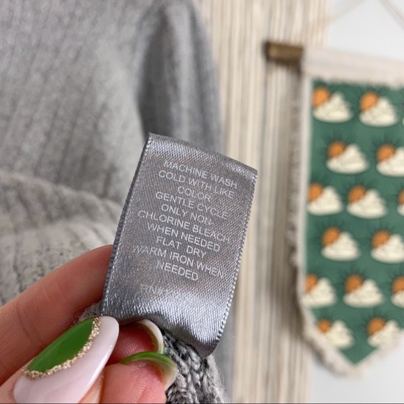 Marled Balloon Sleeve Grey Knit Sweater Size Medium - Picture 11 of 12